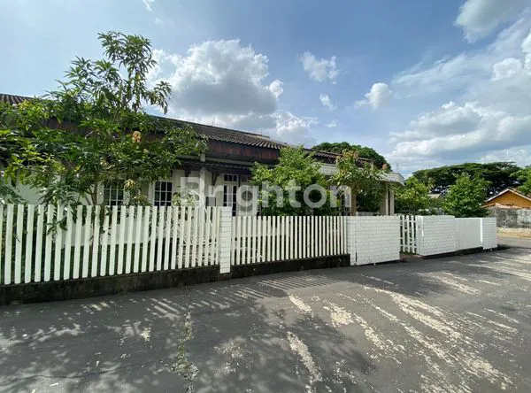 image RUMAH DENGAN HALAMAN ASRI, PALEMBANG, SUMATERA SELATAN (2)