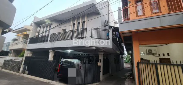 RUMAH KOST 3 LANTAI YANG CANTIK NYAMAN DI TEBET
