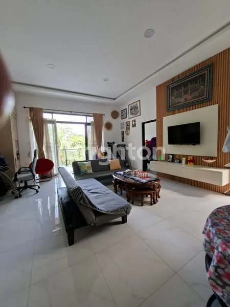 image RUMAH MEWAH 5+1 KT DI RAFFLES HILLS, LT 148M² (5)