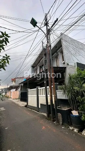 image RUMAH CANTIK 2 LANTAI SIAP HUNI DI DAERAH PONDOK BAMBU JAKARTA TIMUR (2)