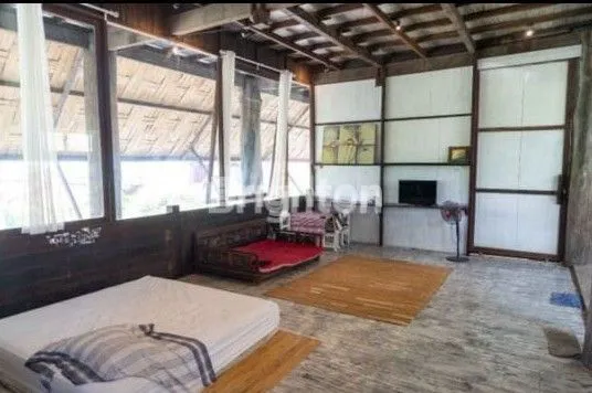 image RUMAH GALERY 3 LANTAI LOKASI  JL PANTAI BERAWA PINGGIR JALAN BESAR (4)