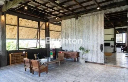 image RUMAH GALERY 3 LANTAI LOKASI  JL PANTAI BERAWA PINGGIR JALAN BESAR (2)