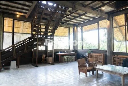 image RUMAH GALERY 3 LANTAI LOKASI  JL PANTAI BERAWA PINGGIR JALAN BESAR (3)