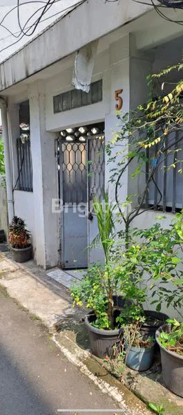 RUMAH 3 LANTAI DI MENTENG, JAKARTA PUSAT