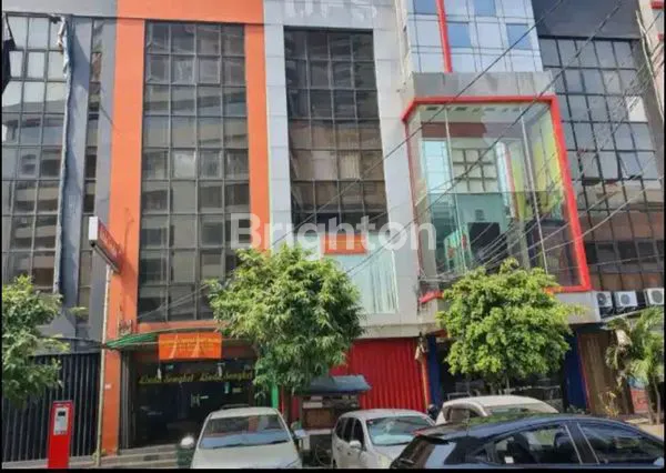 DIJUAL 2 RUKO GANDENG SIAP PAKAI LOKASI PUSAT BISNIS 4 LANTAI