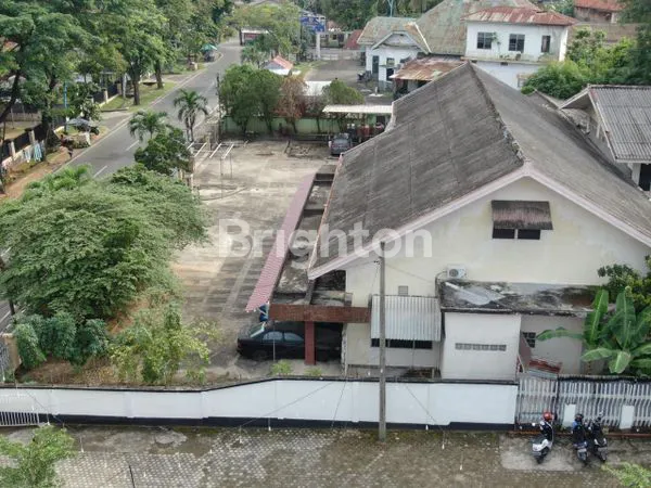 image RUMAH 2 LANTAI  STRATEGIS PINGGIR JALAN DIPONEGORO DEKAT KAMBANG IWAK (1)