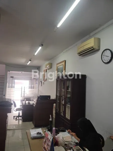 image GEDUNG BANK (2)