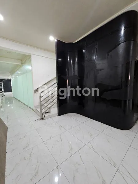 image MINI BUILDING 3 LANTAI DIJUAL DIKAPTEN TENDEAN  PINGIR JALAN  RAYA AREA KOMERSIL (2)