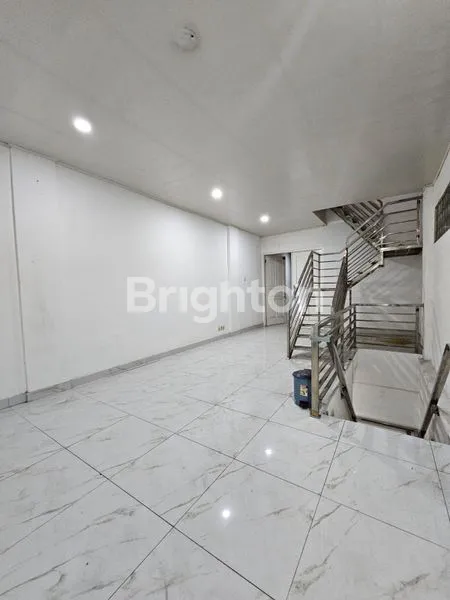 image MINI BUILDING 3 LANTAI DIJUAL DIKAPTEN TENDEAN  PINGIR JALAN  RAYA AREA KOMERSIL (7)