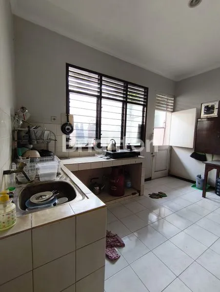 image RUMAH LAMA TAMAN ARIES DEKAT MALL PURI DAN PUSAT KULINER PURI JAKARTA BARAT (5)