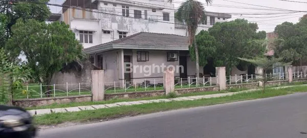 image RUMAH HOOK 1 TINGKAT  HALAMAN LUAS DAN DEKAT PASAR (1)