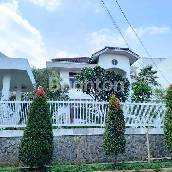 RUMAH IDAMAN 2 LANTAI SERTIFIKAT SHM DI SETIABUDI BANDUNG