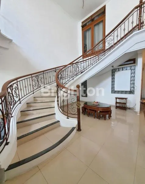 image RUMAH SEMI FURNISHED SIAP HUNI DI BINTARO JAYA SEKTOR 3A TANGERANG (7)