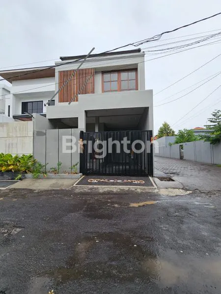 image DISEWAKAN RUMAH 2 LANTAI STYLE MINIMALIS MODERN LOKASI STRATEGIS JL. MOH YAMIN RENON (1)