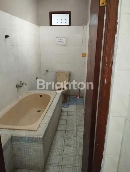 image DISEWAKAN RUKO JALAN MERTHASARI KUTA (4)