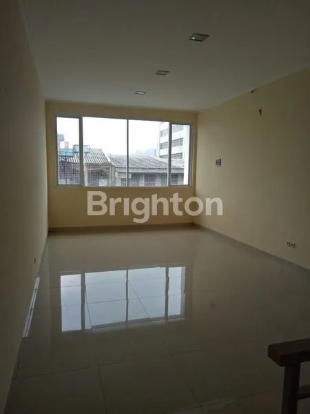 image RUKO 4 LANTAI BANGUNAN BARU COCOK UNTUK KANTOR + HUNIAN DAERAH STRATEGIS JAKARTA PUSAT (2)