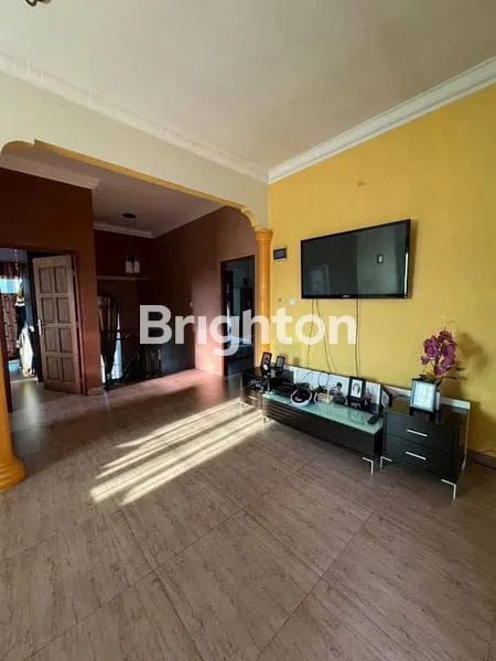 image CLUSTER BEVERLY  HOOK (4)