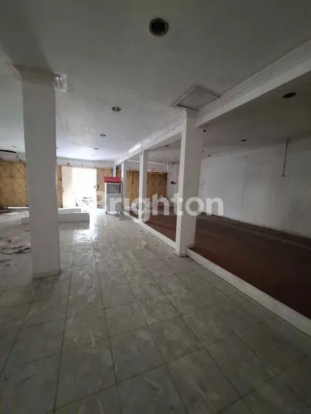 image PASAR LEGI SOLO UNTUK USAHA RUKO SIAP PAKAI (8)