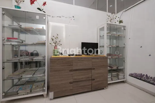 image KANTOR EKSEKUTIF STRATEGIS DI JALAN PERUM NIRWANA, SURABAYA (3)