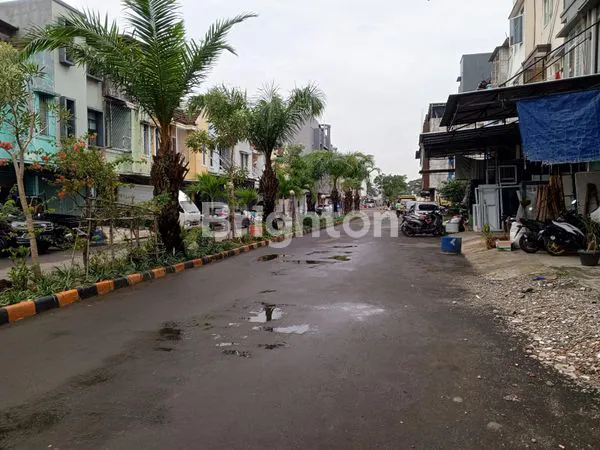 image DISEWA / JUAL RUKO DI KOMPLEKS RUKO 1000 KFT TAMAN PALEM CENGKARENG 3 1/2 LANTAI, LOKASI STRATEGIS (4)