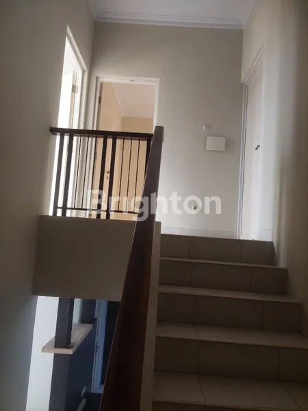 image RUMAH 2 LANTAI DI DLM CLUSTER KOTA WISATA (3)