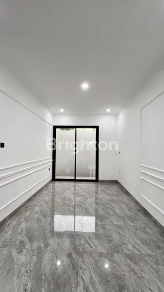 image RUMAH MODERN CLASSIC KEMEWAHAN HUNIAN STRATEGIS DI BEKASI KOTA (5)