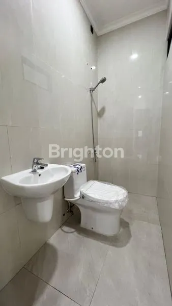 image RUMAH MODERN CLASSIC KEMEWAHAN HUNIAN STRATEGIS DI BEKASI KOTA (6)