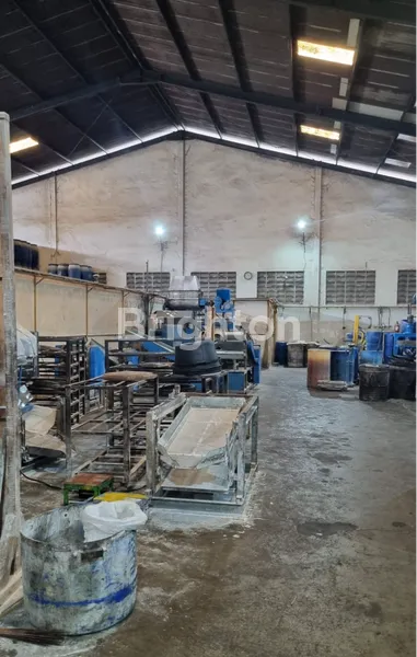 image GUDANG RAYA KEDAMEAN GRESIK DEKAT PINTU TOL LEGUNDI (1)