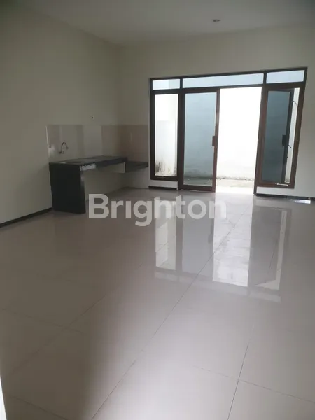 image RUMAH SIAP HUNI BAGUS DI DAERAH RUNGKUT 2 LANTAI 4 KAMAR HANYA 50JUTA (2)