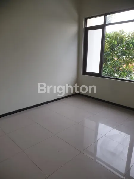 image RUMAH SIAP HUNI BAGUS DI DAERAH RUNGKUT 2 LANTAI 4 KAMAR HANYA 50JUTA (5)