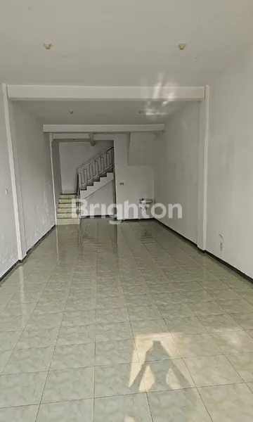 image 2 UNIT JEJER RUKO MALANG JALAN RAYA BALE ARJOSARI 2 LANTAI SELANGKAH DARI PINTU TOL (3)