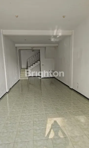 image 2 UNIT JEJER RUKO MALANG JALAN RAYA BALE ARJOSARI 2 LANTAI SELANGKAH DARI PINTU TOL (3)