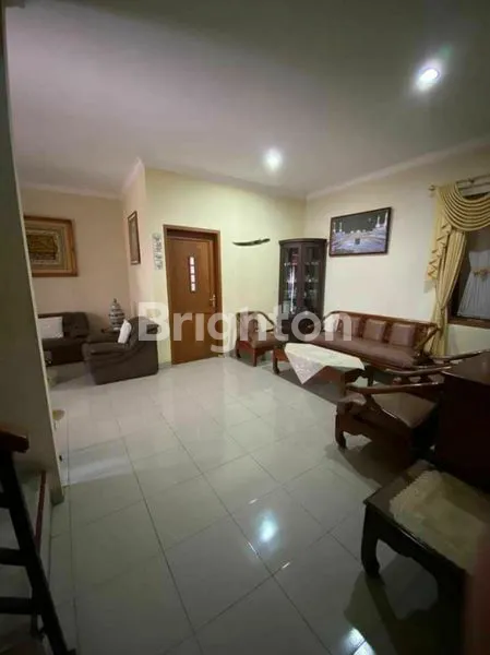 image DIJUAL RUMAH 2 LANTAI ASRI DAN NYAMAN DENGAN AKSES KELUAR MASUK MENUJU RUMAH SATU PINTU DAN KEAMANAN 24 JAM YANG LOKASINYA DI SAYAP SETRA DUTA, BANDUNG UTARA (3)