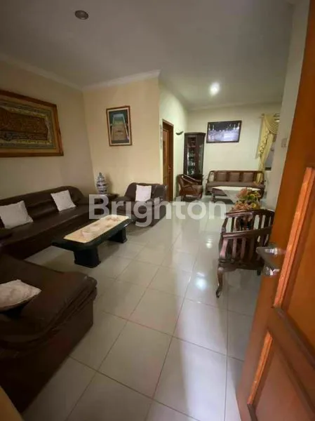 image DIJUAL RUMAH 2 LANTAI ASRI DAN NYAMAN DENGAN AKSES KELUAR MASUK MENUJU RUMAH SATU PINTU DAN KEAMANAN 24 JAM YANG LOKASINYA DI SAYAP SETRA DUTA, BANDUNG UTARA (2)