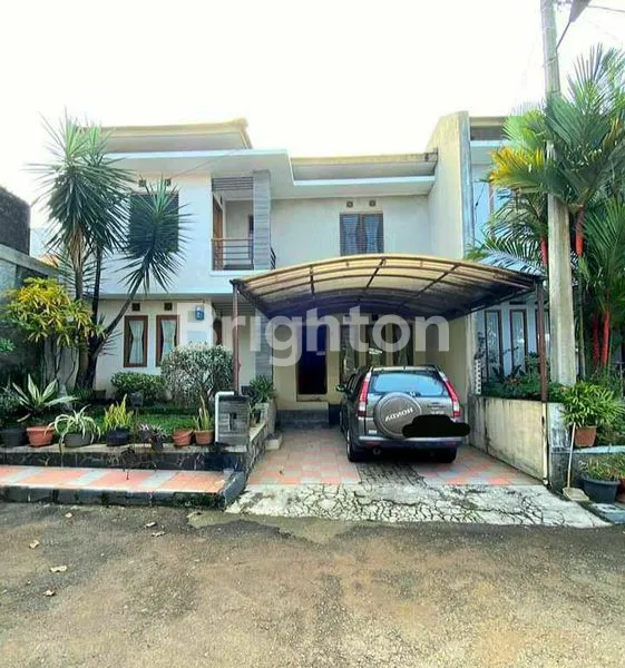 image DIJUAL RUMAH 2 LANTAI ASRI DAN NYAMAN DENGAN AKSES KELUAR MASUK MENUJU RUMAH SATU PINTU DAN KEAMANAN 24 JAM YANG LOKASINYA DI SAYAP SETRA DUTA, BANDUNG UTARA (1)