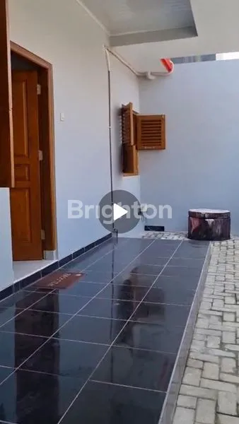 image MANGKUBUMEN, SOLO, RUMAH SEMI FURNISH, BERSIH DAN STRATEGIS TENGAH KOTA, HANYA 3 MENIT KE SOLO PARAGON MALL (2)