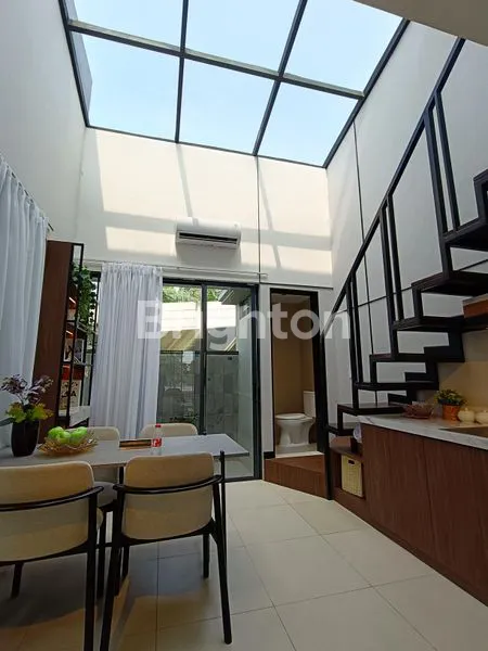 image RUMAH MEWAH 2 LANTAI HARGA TERJANGKAU DI PARK SERPONG TANGERANG (2)