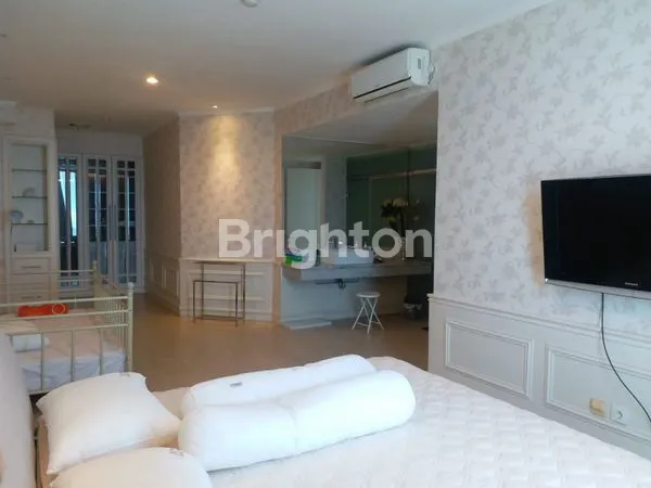 image APARTMENT VIA AND VUE CIPUTRA WORLD SURABAYA (3)