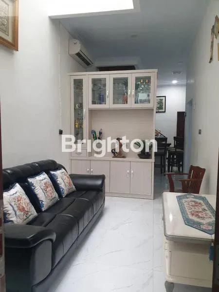 image RUMAH MEWAH 3 LANTAI FULLY-FURNISHED DI JALAN TOSIGA, KEBON JERUK (8)