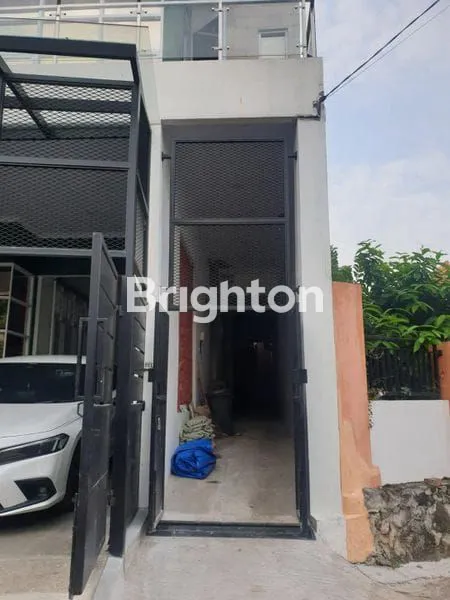 image RUMAH MEWAH 3 LANTAI FULLY-FURNISHED DI JALAN TOSIGA, KEBON JERUK (3)