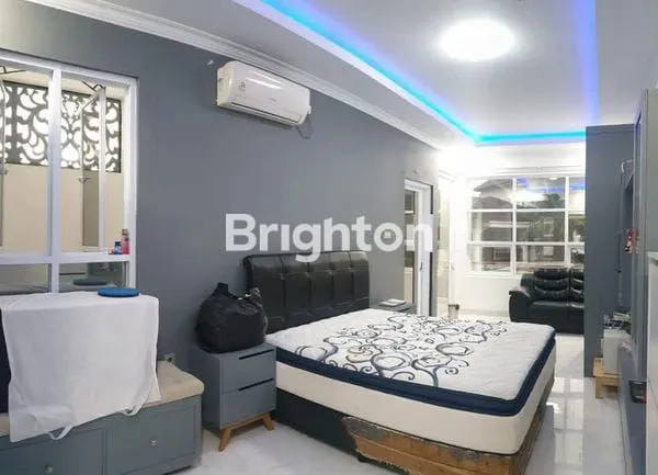 image RUMAH MEWAH 3 LANTAI FULLY-FURNISHED DI JALAN TOSIGA, KEBON JERUK (6)