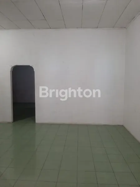 image DI JUAL CEPAT RUMAH TUA 1 LANTAI, LAYAK HUNI DI KOMPLEK WALIKOTA BELAKANG KANTOR CAMAT KELAPA GADING.  (5)