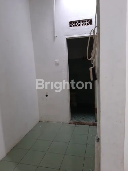 image DI JUAL CEPAT RUMAH TUA 1 LANTAI, LAYAK HUNI DI KOMPLEK WALIKOTA BELAKANG KANTOR CAMAT KELAPA GADING.  (6)