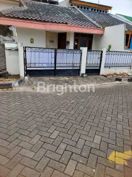 image RUMAH HOEK 2 LANTAI HARAPAN INDAH, LUAS 190M2, 5 KT, DEKAT FASILITAS (1)