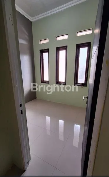 image RUMAH BERSIH CLING DI DEKAT TOLL DENGAN LINGKUNGAN TENANG (8)