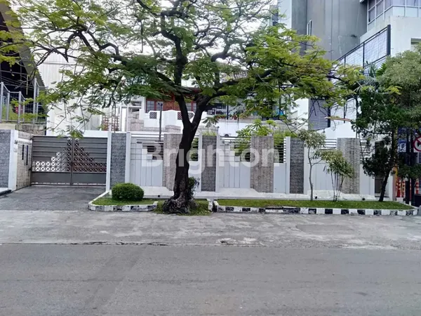 image RUMAH MEWAH MODERN TENGAH KOTA JL CEMPAKA SIAP HUNI DEKAT TUNJUNGAN PLAZA (1)