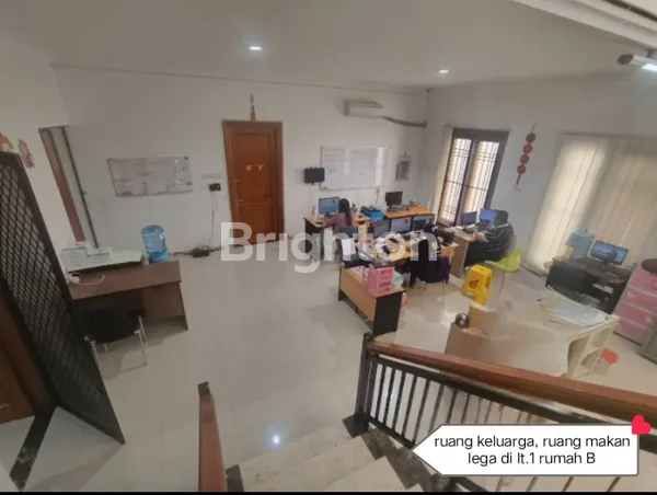 image BUTUH CEPAT LAKU! RUMAH MEWAH JALAN UTAMA REGENCY 21 MEPET MERR, SURABAYA TIMUR (7)