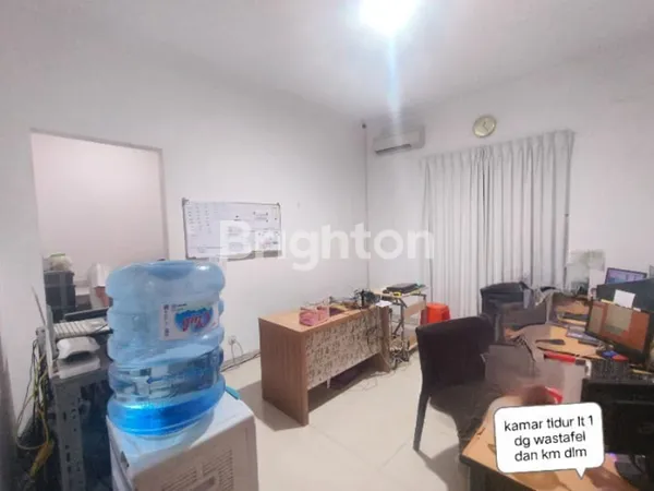image BUTUH CEPAT LAKU! RUMAH MEWAH JALAN UTAMA REGENCY 21 MEPET MERR, SURABAYA TIMUR (8)
