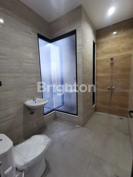 image LAST UNIT TURUN HARGA RUMAH BARU GRESS MINIMALIS MODERN 2 LANTAI (2)