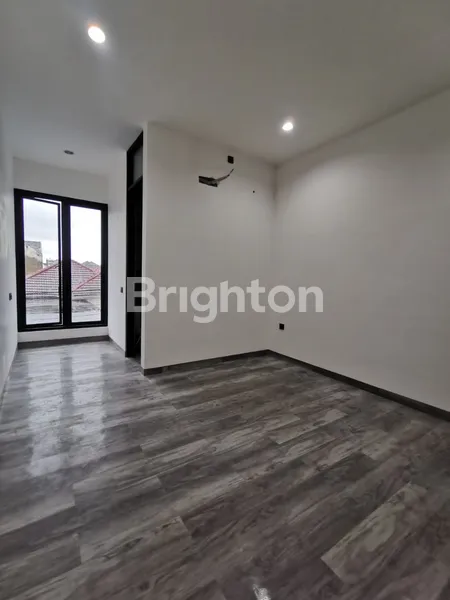 image LAST UNIT TURUN HARGA RUMAH BARU GRESS MINIMALIS MODERN 2 LANTAI (5)